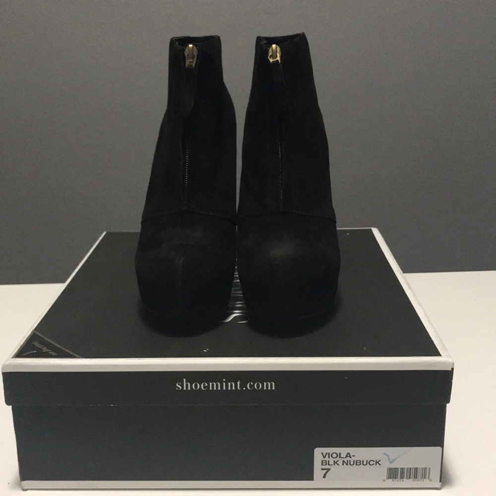 Shoemint black suede booties